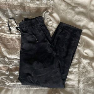 Lululemon on the fly pant